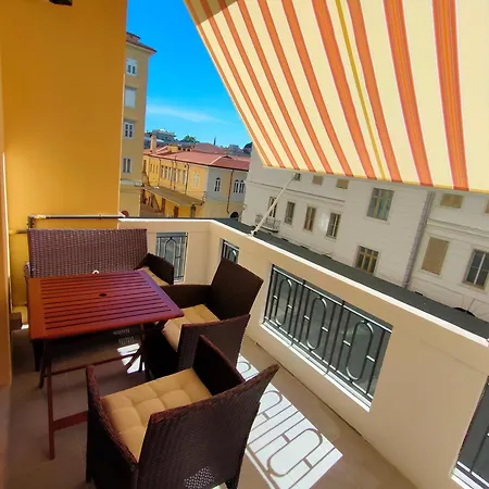 Living - Professional Гостевой дом Триест